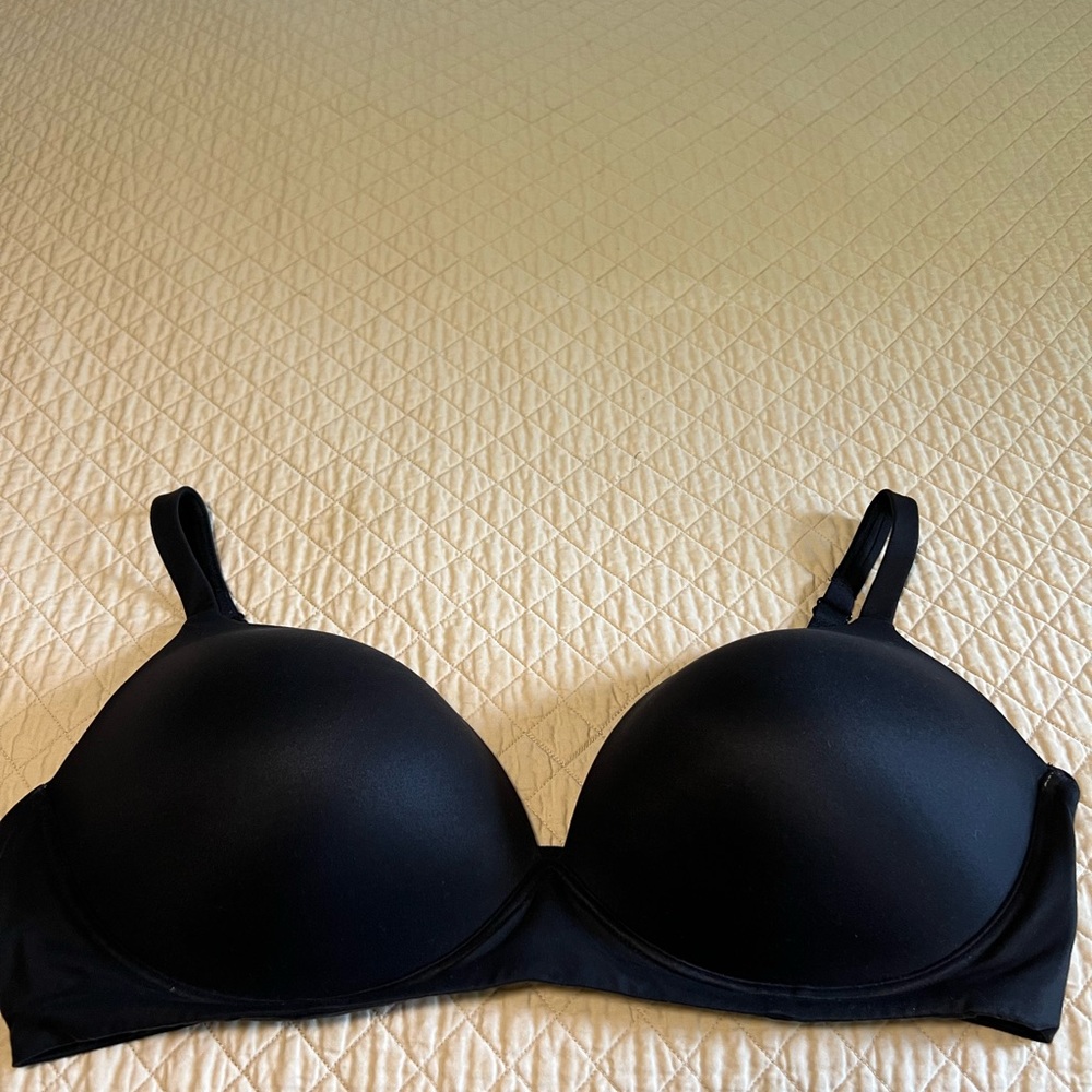 Victoria’s Secret Black Wireless Bra 40DD